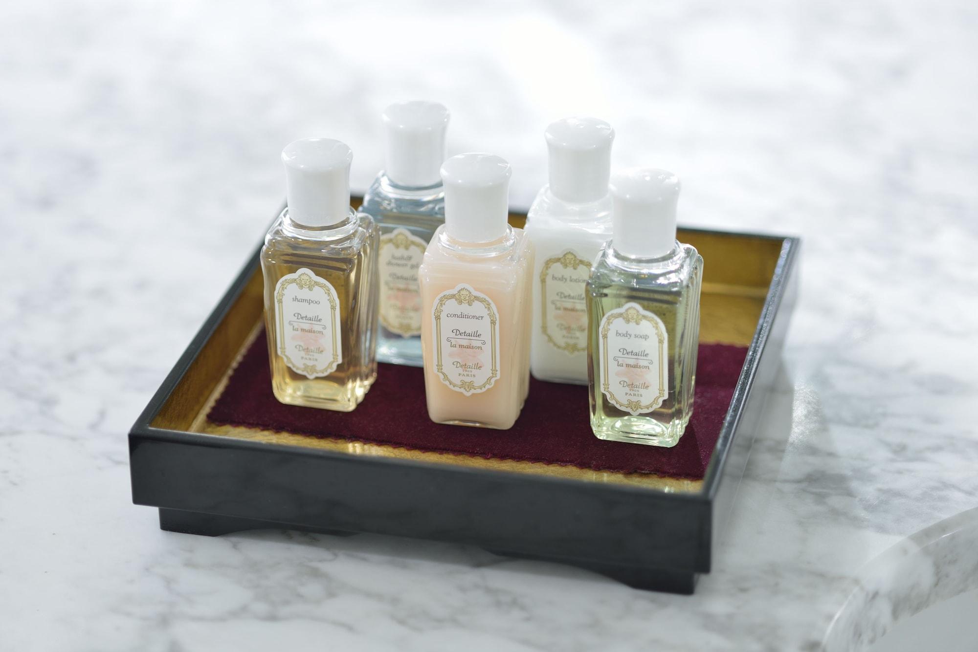 Hotel Granvia Киото Екстериор снимка A selection of toiletries