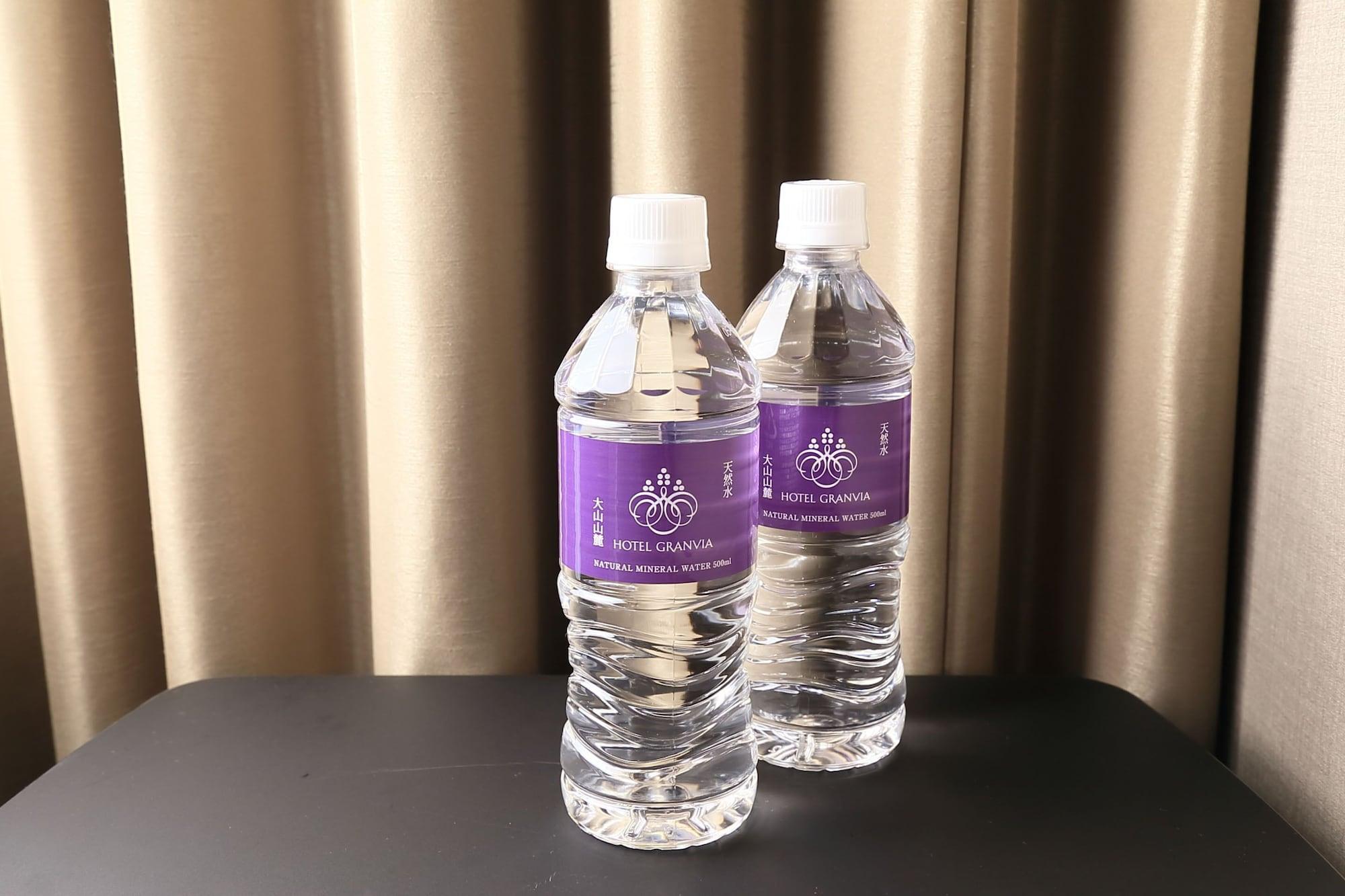 Hotel Granvia Киото Екстериор снимка Bottled water
